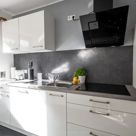 Neu! Sonnige Terrassen-ferienwohnung In Den Bergen *