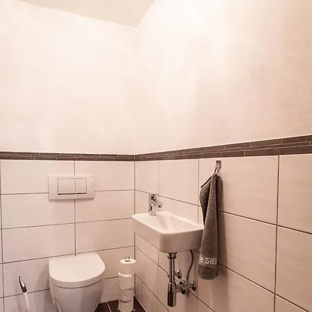 Neu! Sonnige Terrassen-ferienwohnung In Den Bergen شقة